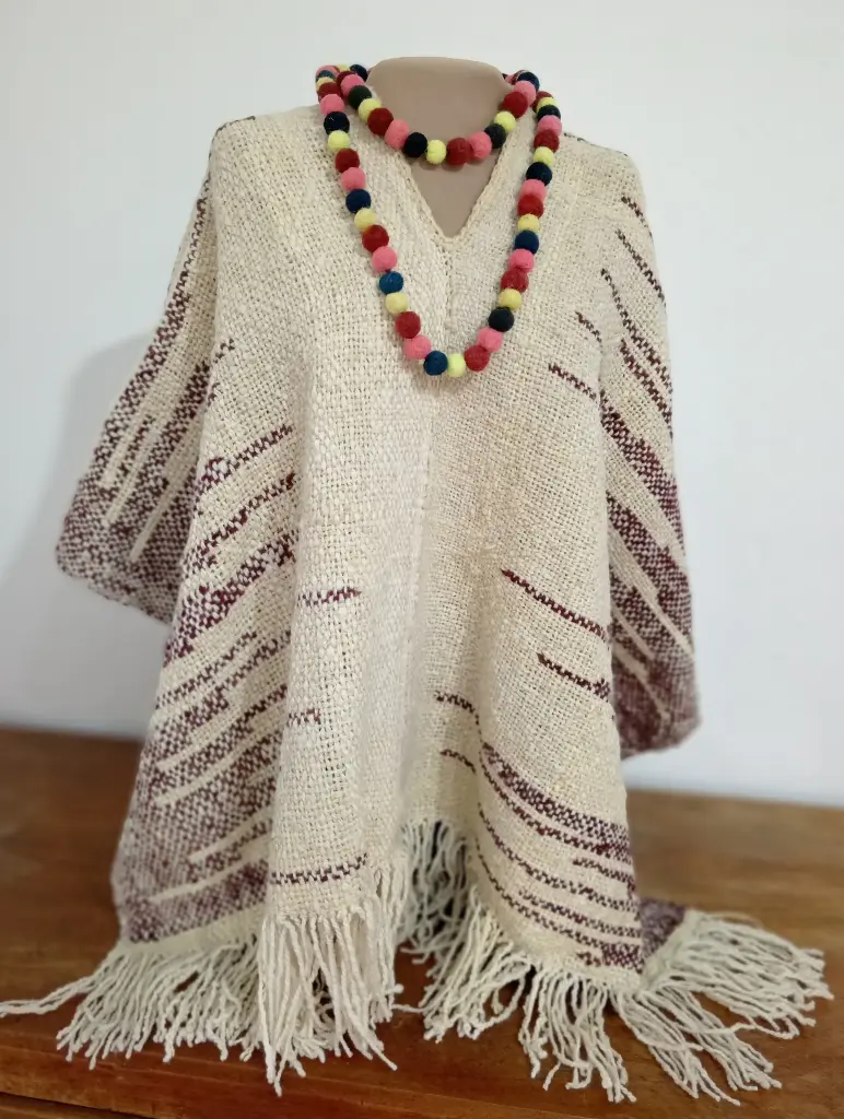 Ruana Contempo – Lana de oveja con diseño moderno