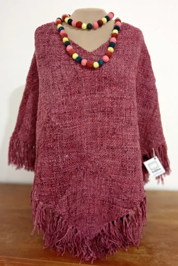 Poncho Vino de Monte – Tejido en lana y teñido artesanal